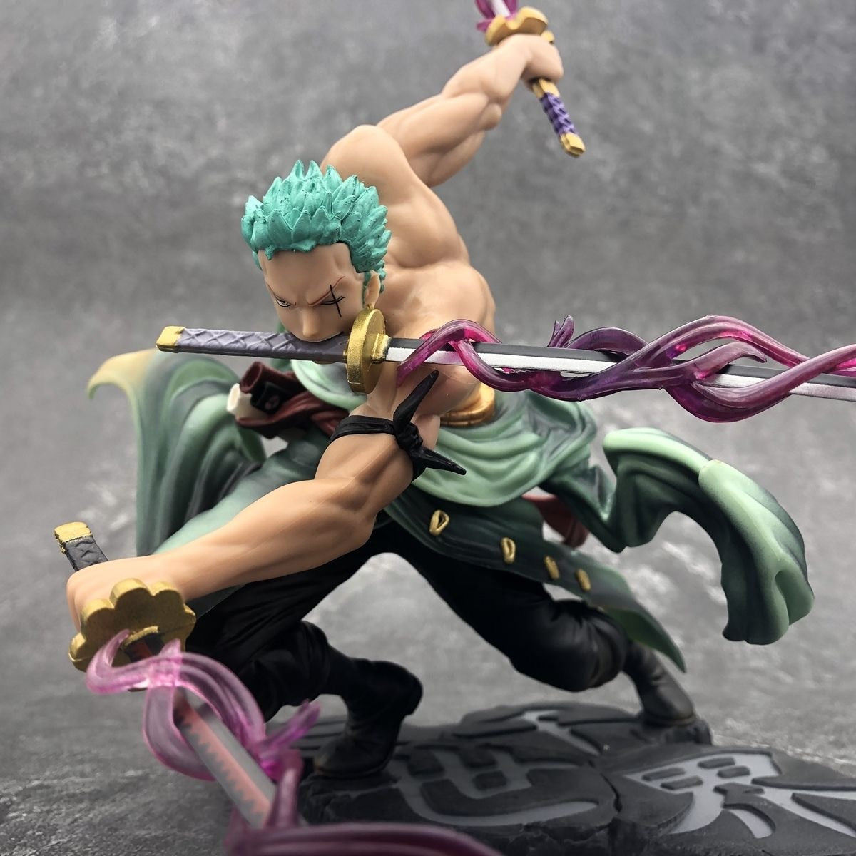 Figura de Ronoa Zoro - One Piece